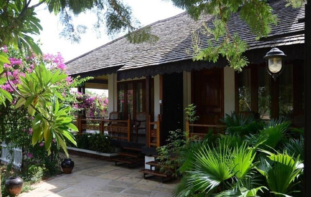 Thazin Garden Hotel Deluxe01