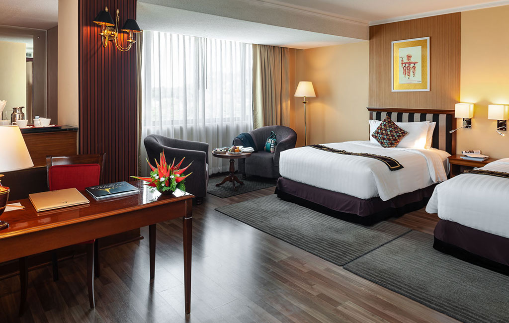 Corner Deluxe Room 01