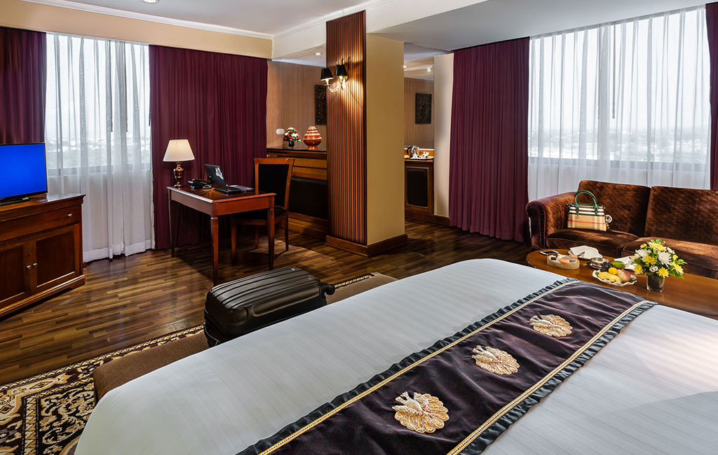 Corner Deluxe Room