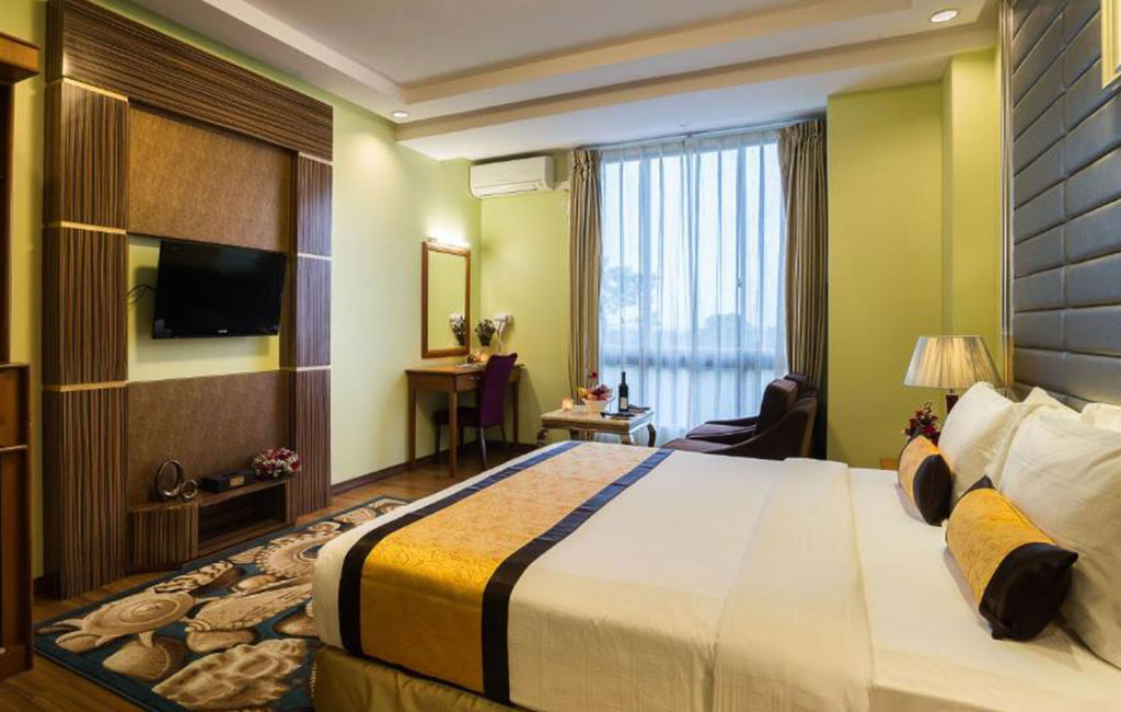 Deluxe Room 01